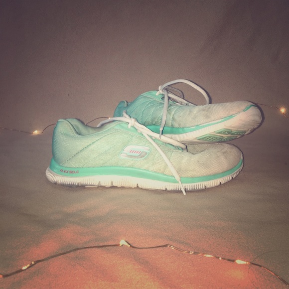 sketcher tennis shoes with memory foam